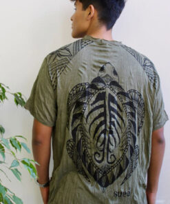 Maori Turtle Shirt von hinten